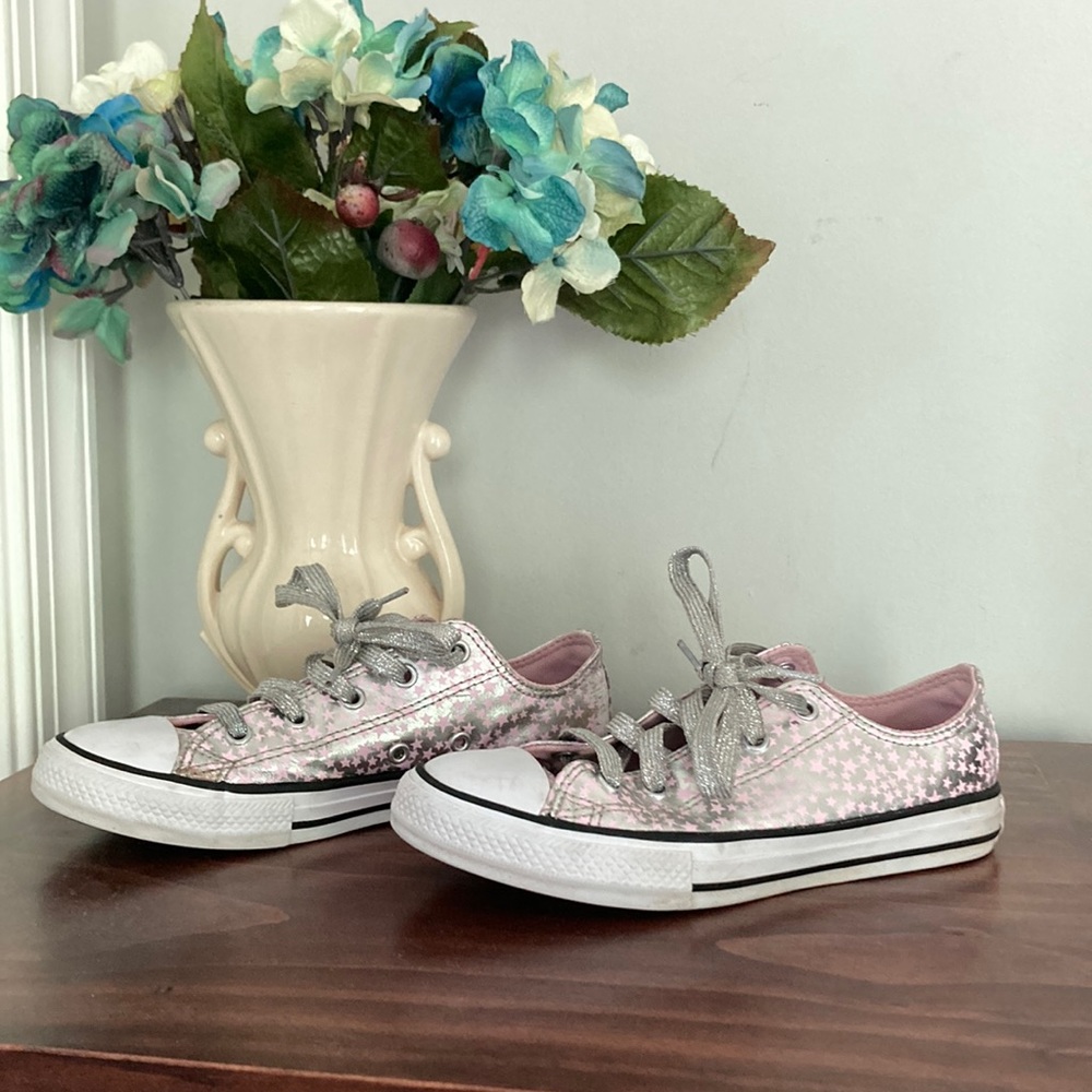 Converse Low Top In Silver Metallic and Pink
